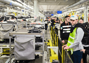 جي تور تنظم أول زيارة عالمية للصحفيين وممثلي المستخدمين إلى مصنع فوزهو الذكي