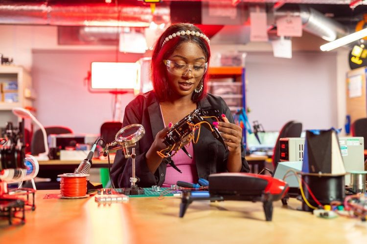 The Role of Technology in Advancing the Economy in the MENA Region